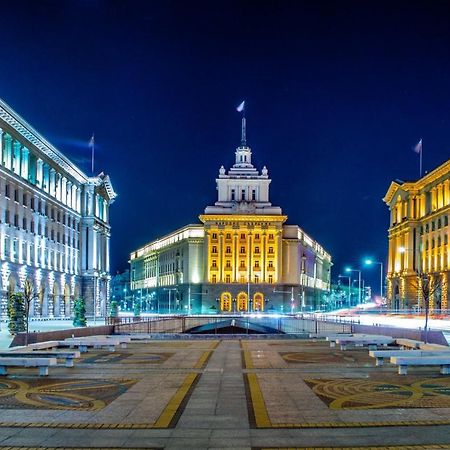 Newly Refurbished Apartment In The City Center Sófia Exterior foto