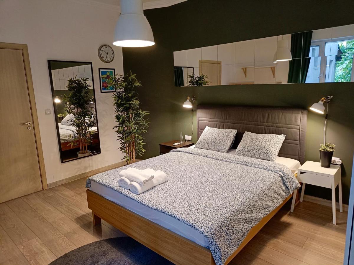 Newly Refurbished Apartment In The City Center Sófia Exterior foto