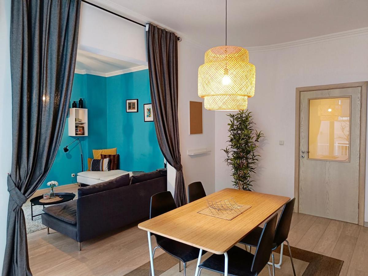 Newly Refurbished Apartment In The City Center Sófia Exterior foto