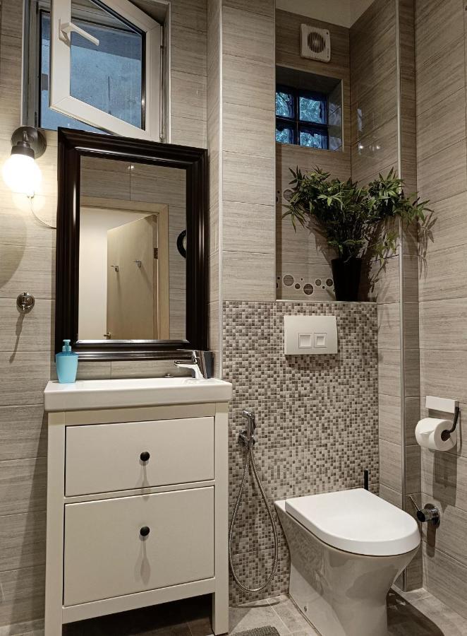 Newly Refurbished Apartment In The City Center Sófia Exterior foto