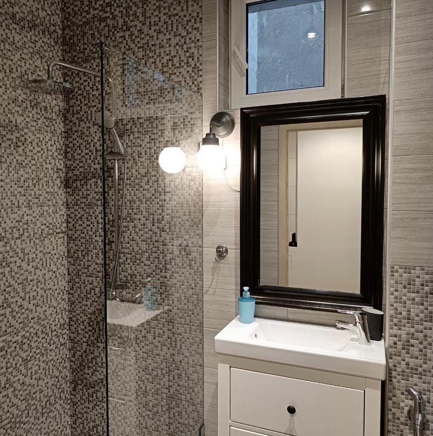 Newly Refurbished Apartment In The City Center Sófia Exterior foto