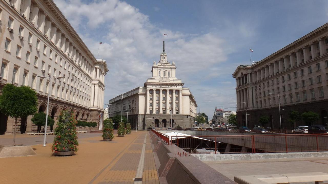 Newly Refurbished Apartment In The City Center Sófia Exterior foto